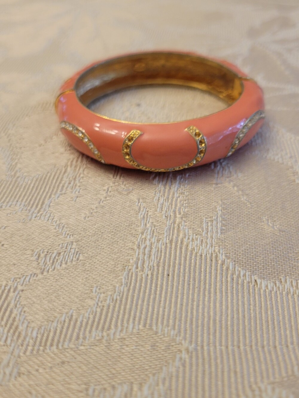 VTG Peachy Pink Enamel Hinged Bangle Bracelet w/ Tiny Crystal Rhinestones